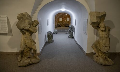 Expoziția de statui realizate în anii 1700 și deținute de UBB este deschisă publicului