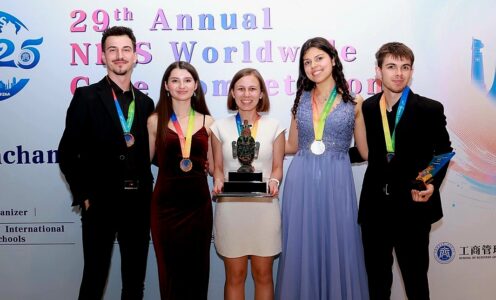 Studenții UBB medaliați cu aur în China la o competiție mondială de studii de caz în economie