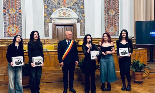 CommuniCon 2025 la UBB: studenții FSPAC premiați pentru creativitate și strategie în cadrul Galei Laureaților din Aula Magna UBB